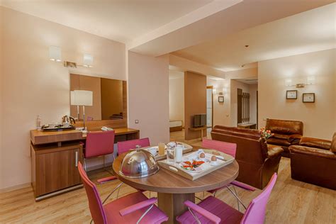 RIN Airport Hotel 4* București.